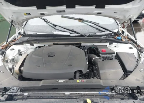 2020 Volvo V60 Cross Country T5 z USA, uszkodzony, nr VIN YV4102WK0L1031656